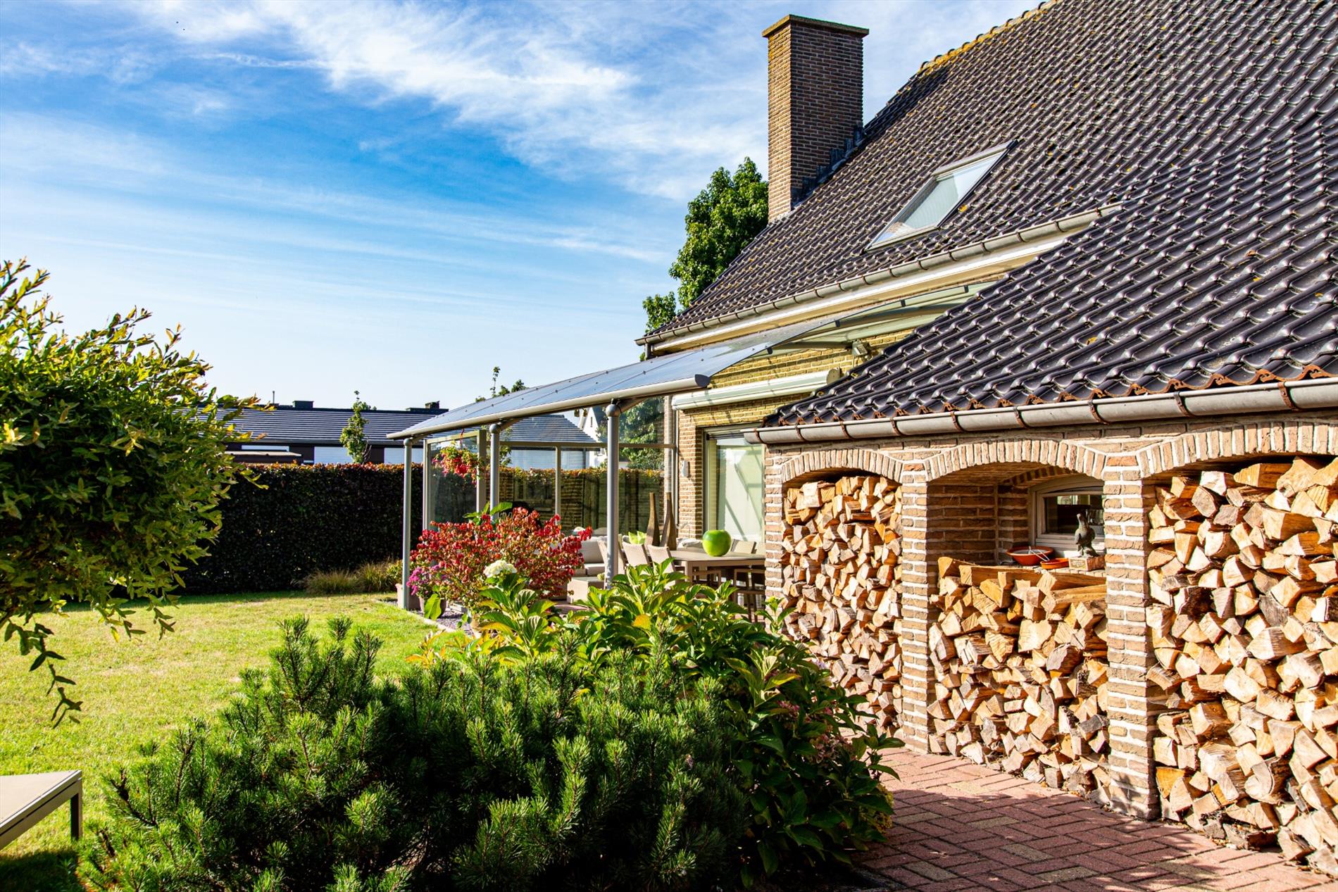 Rustieke woning met paardenstalling op 959m² landelijk gelegen doch nabij centrum Maldegem 