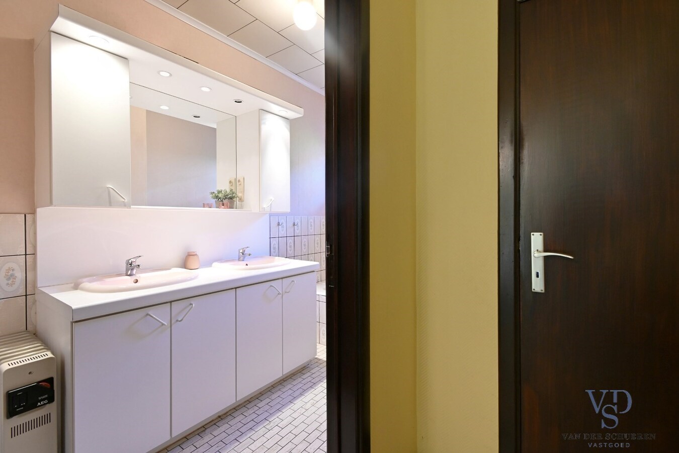 Goed gelegen, degelijke Open Bebouwing. 