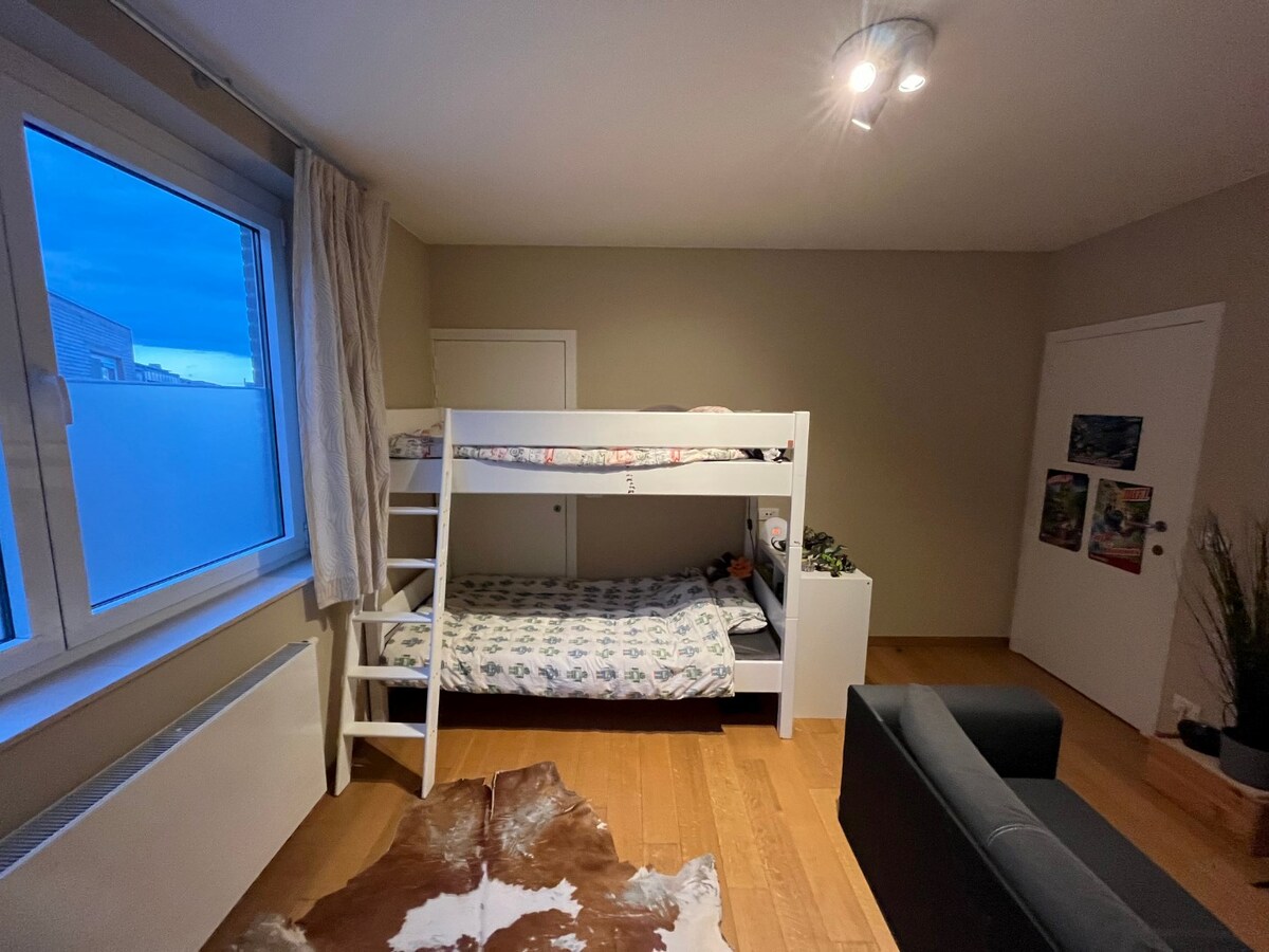 Bijzonder ruim 2-slpk-luxeappartement in centrum De Pinte 