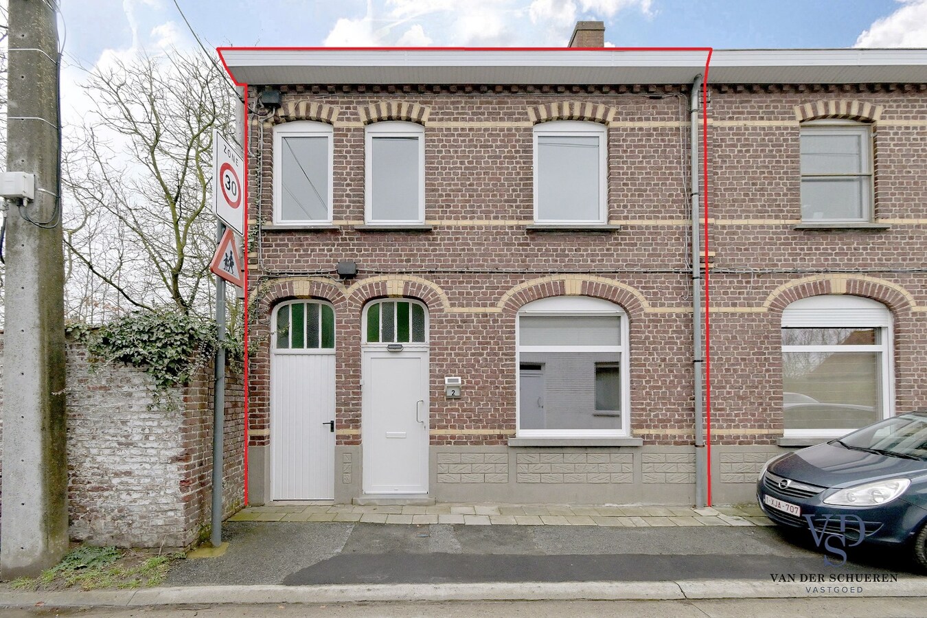 Te renoveren gezinswoning. 