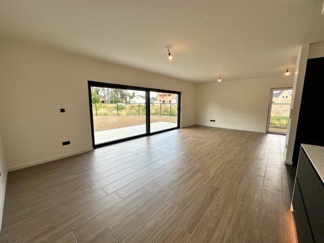 Comfortabele, hoog afgewerkte en energiezuinige nieuwbouwwoning gelegen in een rustige omgeving in Neeroeteren. 