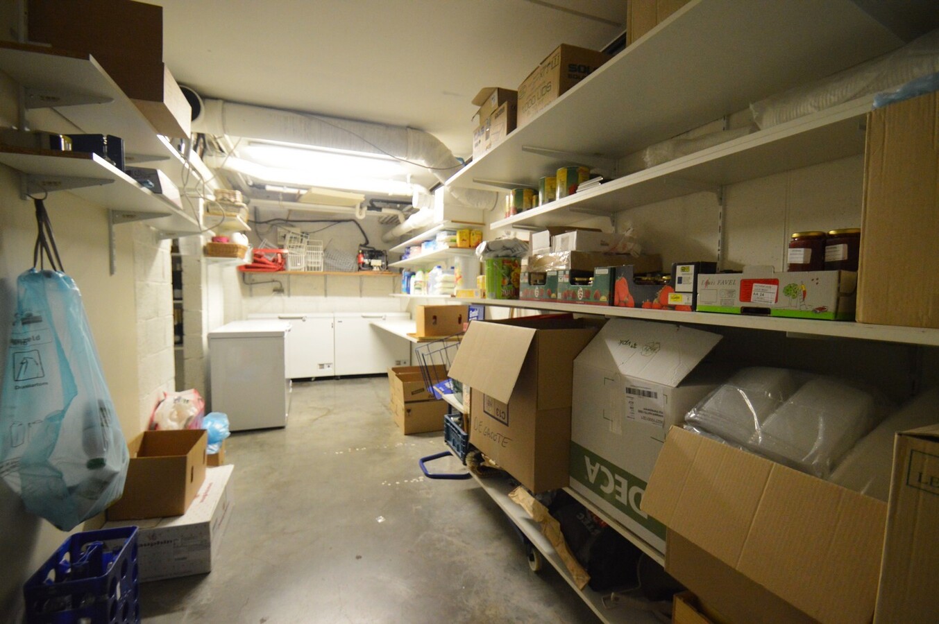 Handelspand vlakbij het strand en zeilclub - Duinbergen 