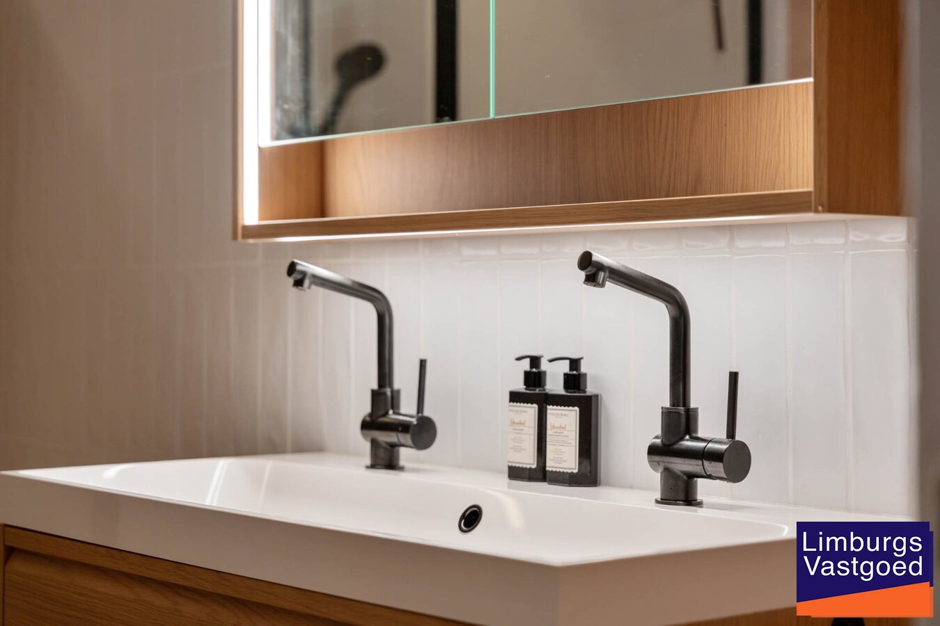 Recent Gerenoveerd appartement met tuin en terras, 2 slaapkamers, In Rekem 