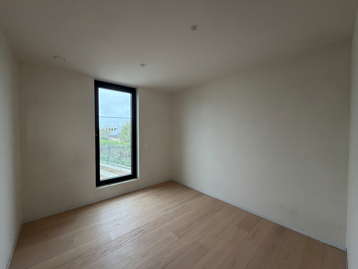 Ruime nieuwbouwwoning met terras en tuin. 