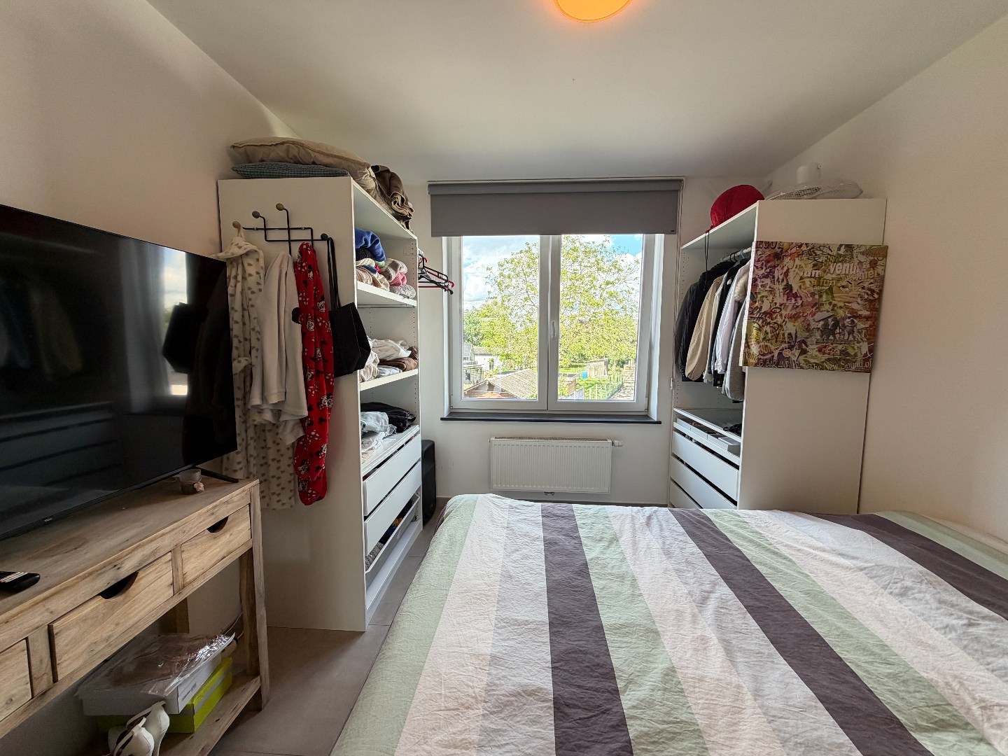 Verzorgd appartement met 2 slaapkamers, terras en garage. 