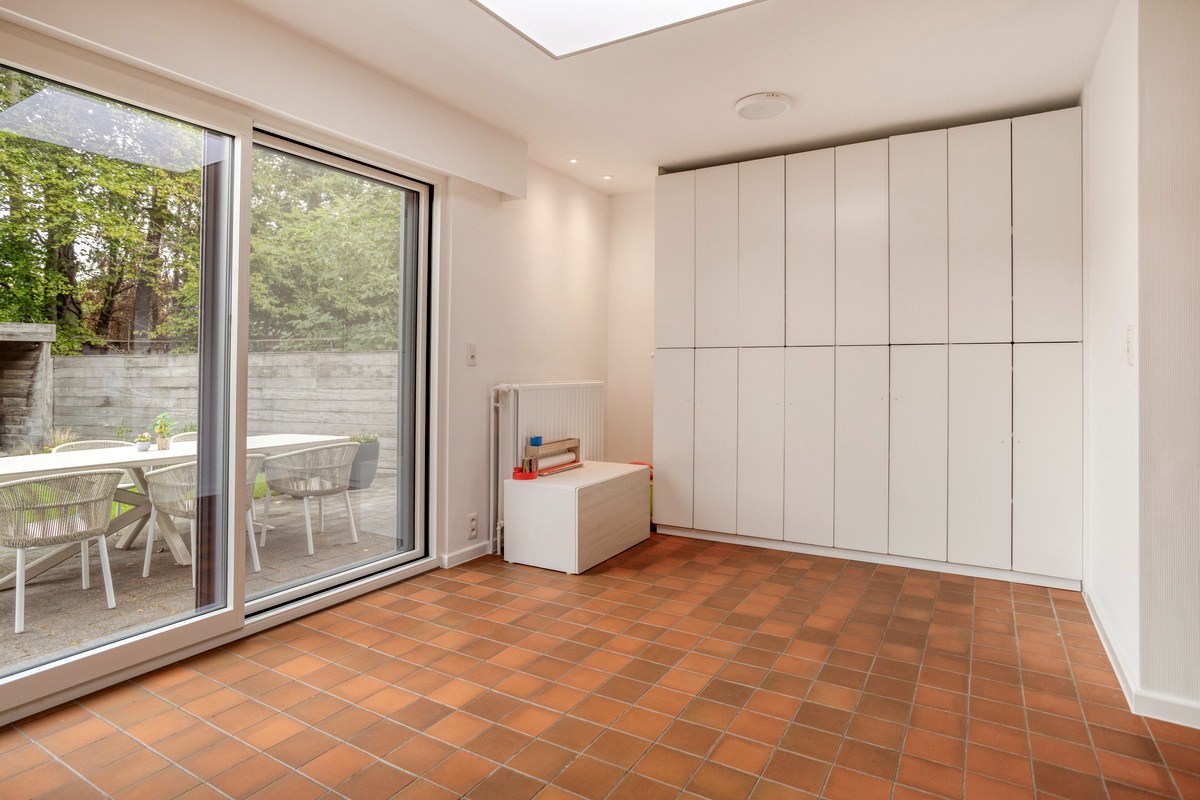 Charmante energiezuinige halfopen bebouwing met 4 slaapkamers, bureau en tuin in centrum Brasschaat 