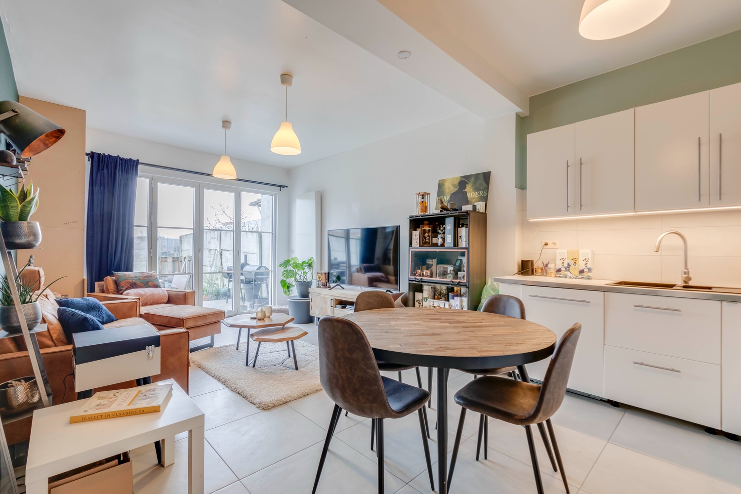 instapklare rijwoning met uitstekende ligging en tuin 