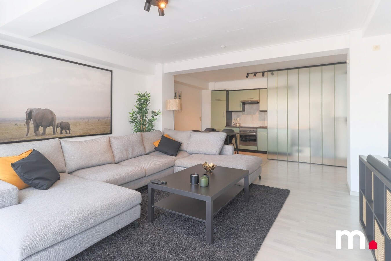 TOPPER !! Prachtig ruim 1 slaapkamer appartement aan de vernieuwde Leieboorden ! 