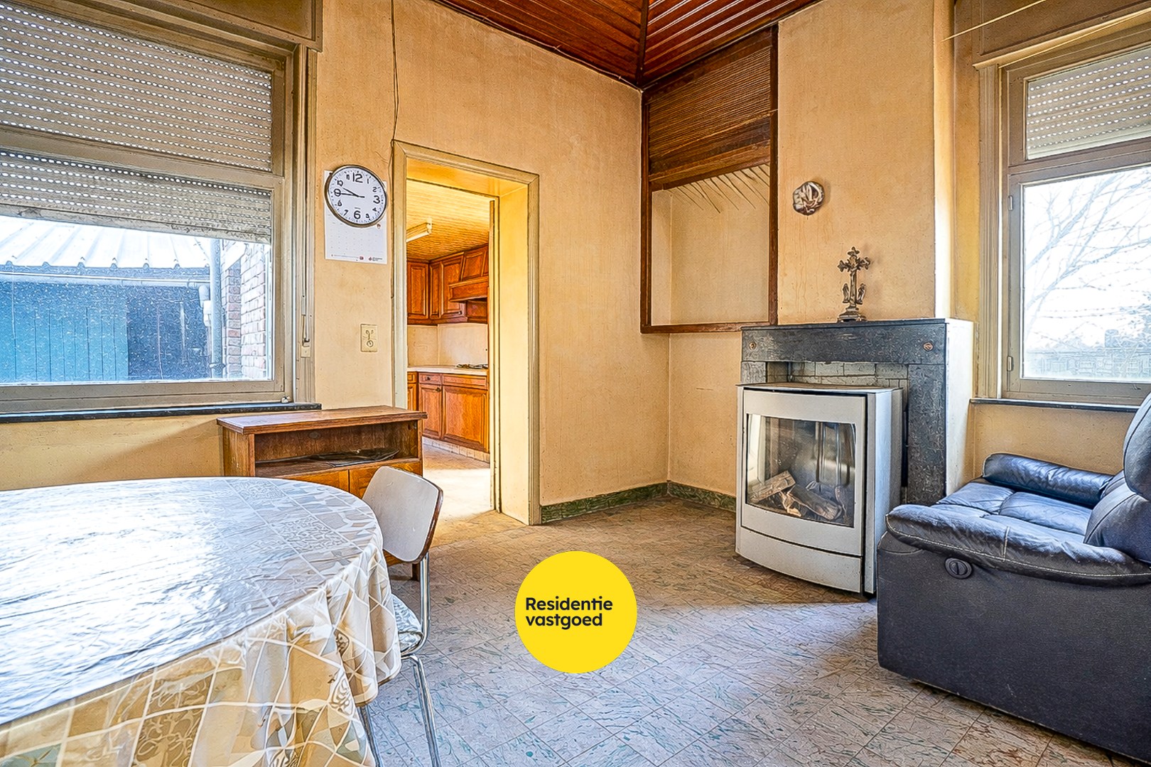 Te renoveren woning met 5 slaapkamers op 8.102 m²  te Diksmuide! 