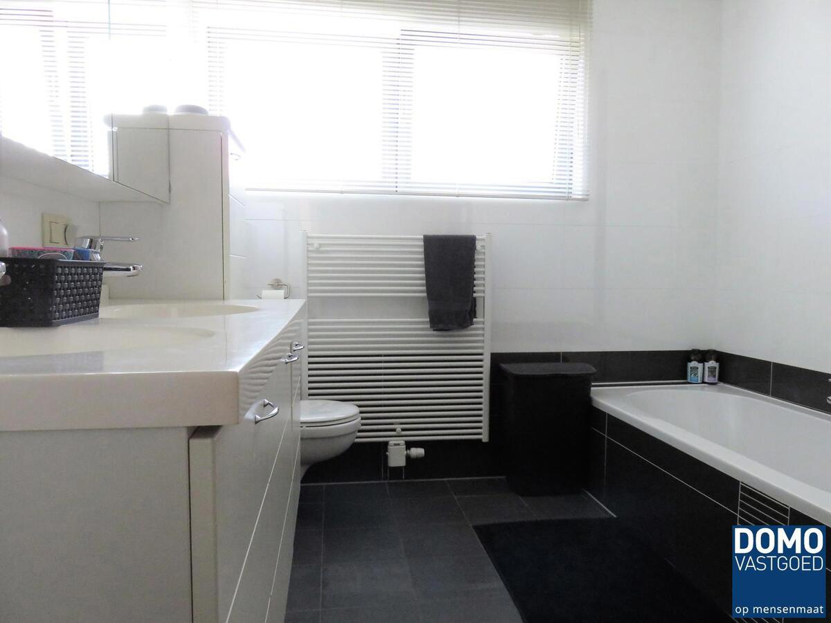 Ruime woning met 5 slaapkamers, tuin en garage 