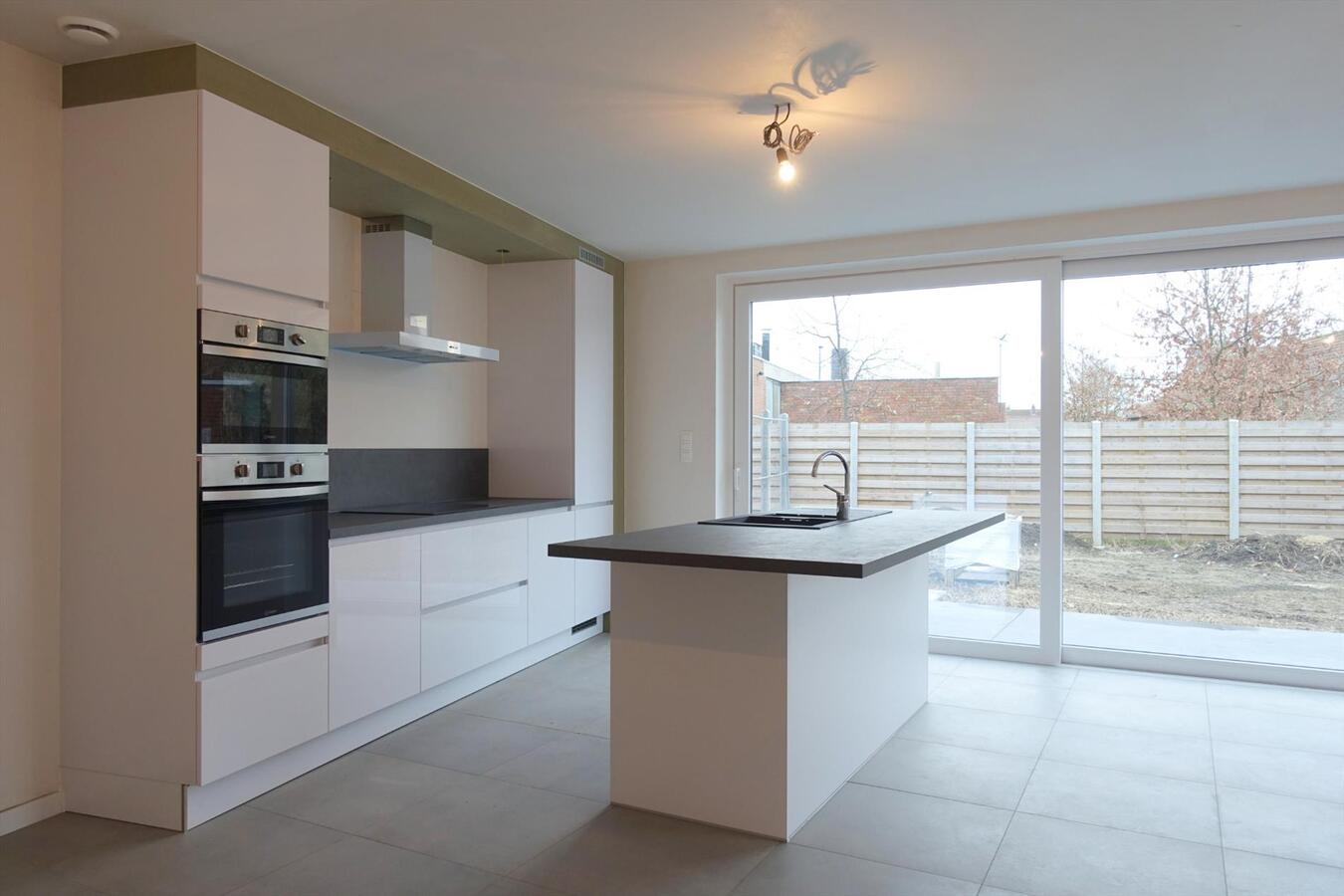 Nieuwbouwwoning met garage 