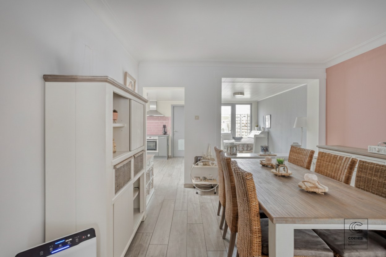 Zeer ruime en instapklare woning van 181 m², 4 slpk's en zeer leuke, zonnige tuin met prachtig uitzicht! 