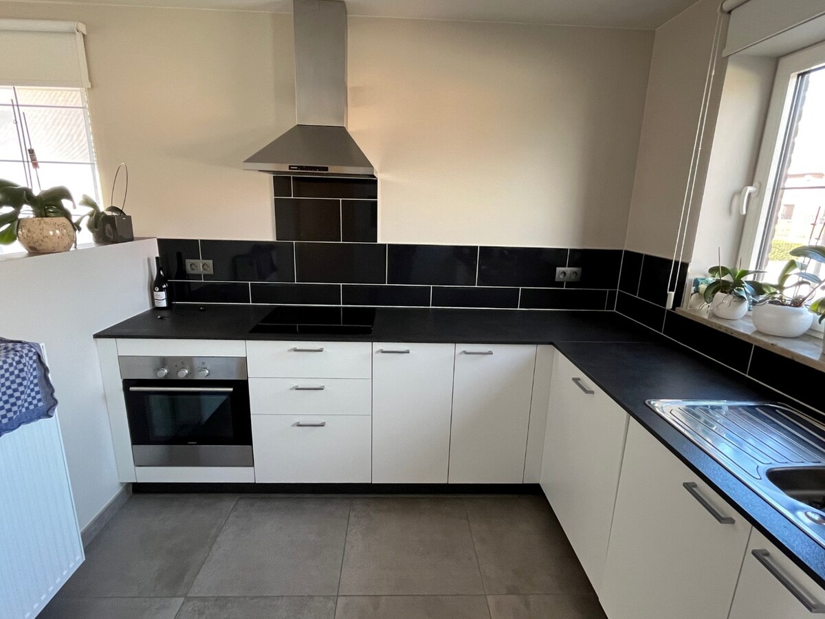 Luxueus én ruim gelijkvloers appartement in rustige omgeving. 