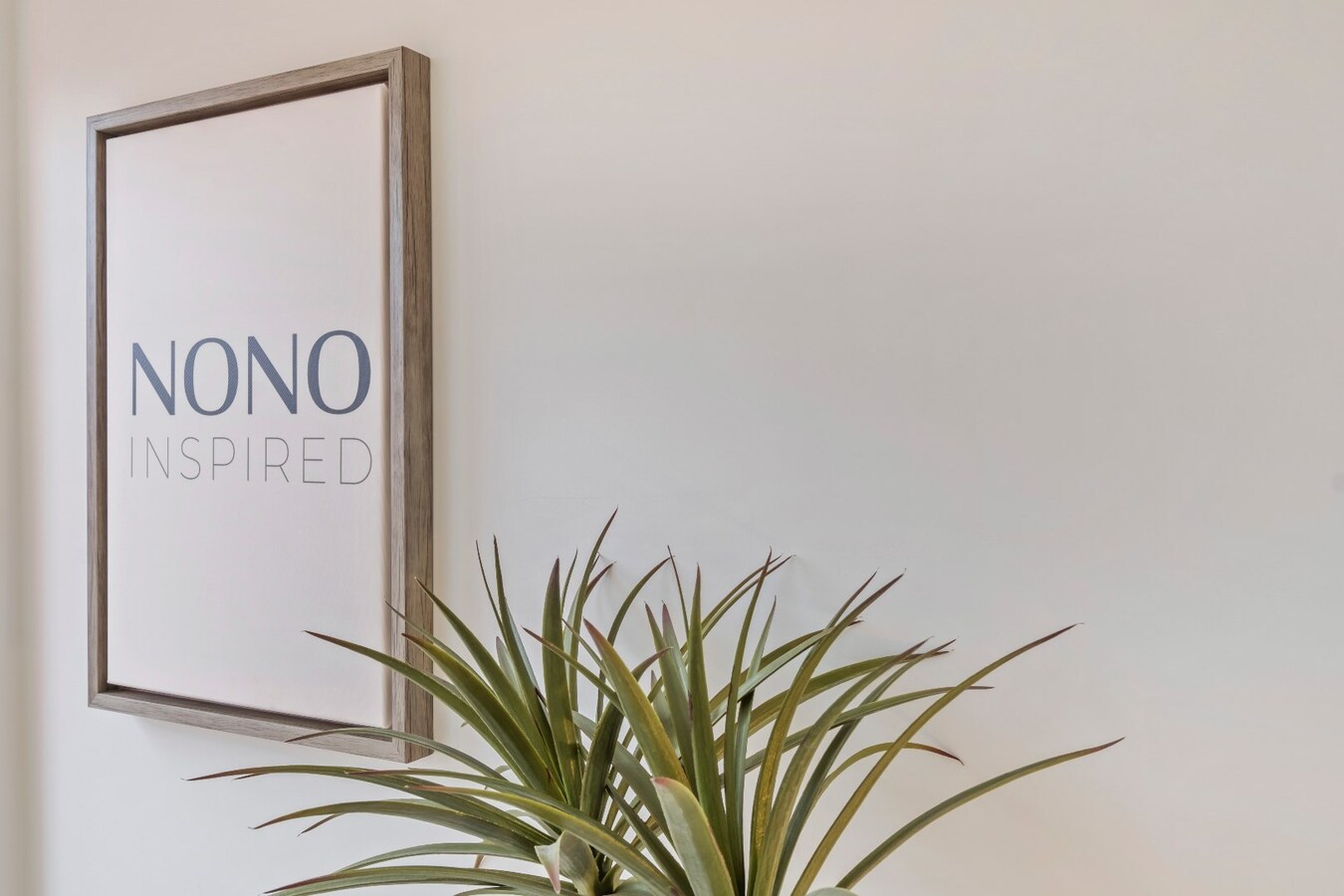 Prachtig 2-slaapkamer appartement (100m2)  met terras en garage te Kortrijk ! 