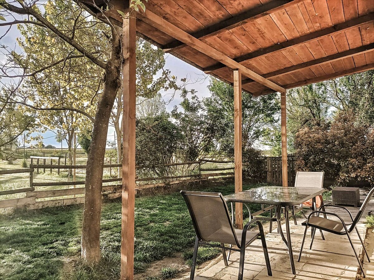 Landelijke hoeve met paardenfaciliteiten op ca. 1,3ha te Riva del Po (Noord-Italië) 