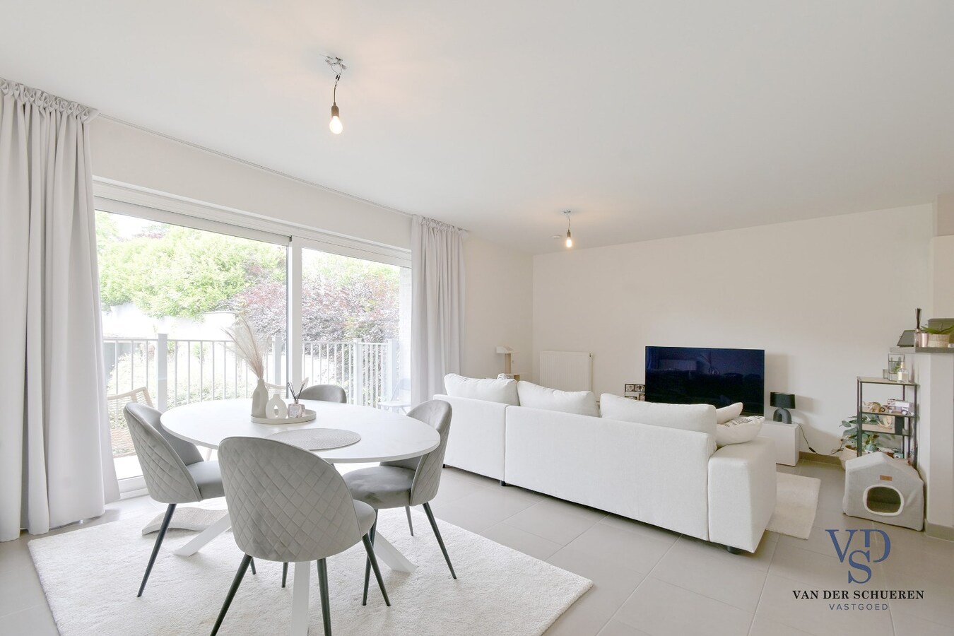 Modern appartement in hartje Dikkelvenne 
