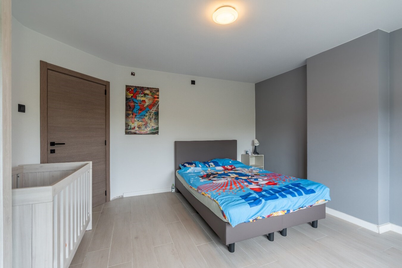 Ruime gerenoveerde woning in Niel-bij-As met 3 slaapkamers. 