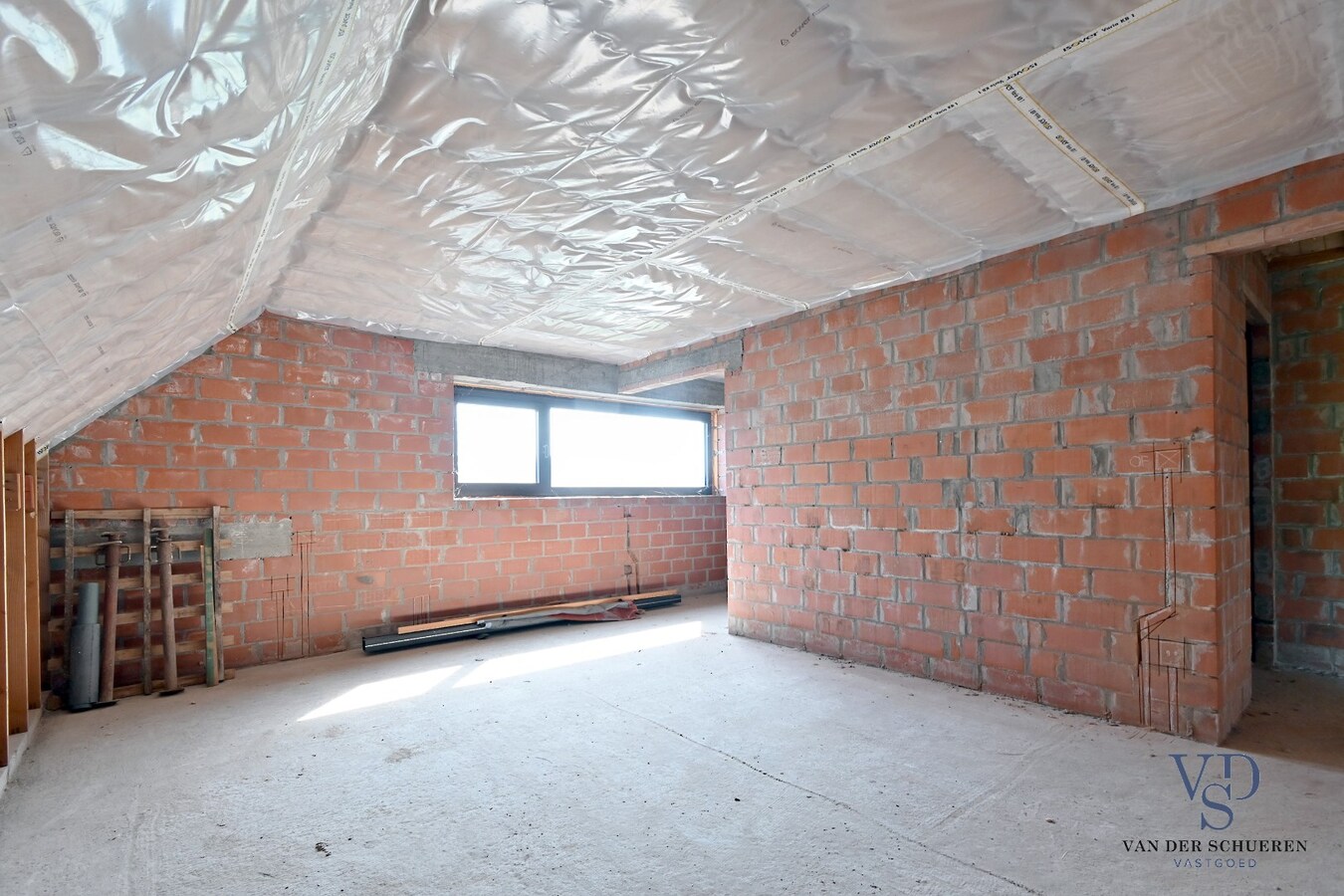 Eigentijdse woning (nog af te werken) te Vurste. 