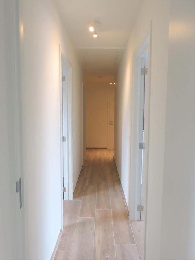 Dakappartement met 2 slaapkamers, terras en autostaanplaats! 