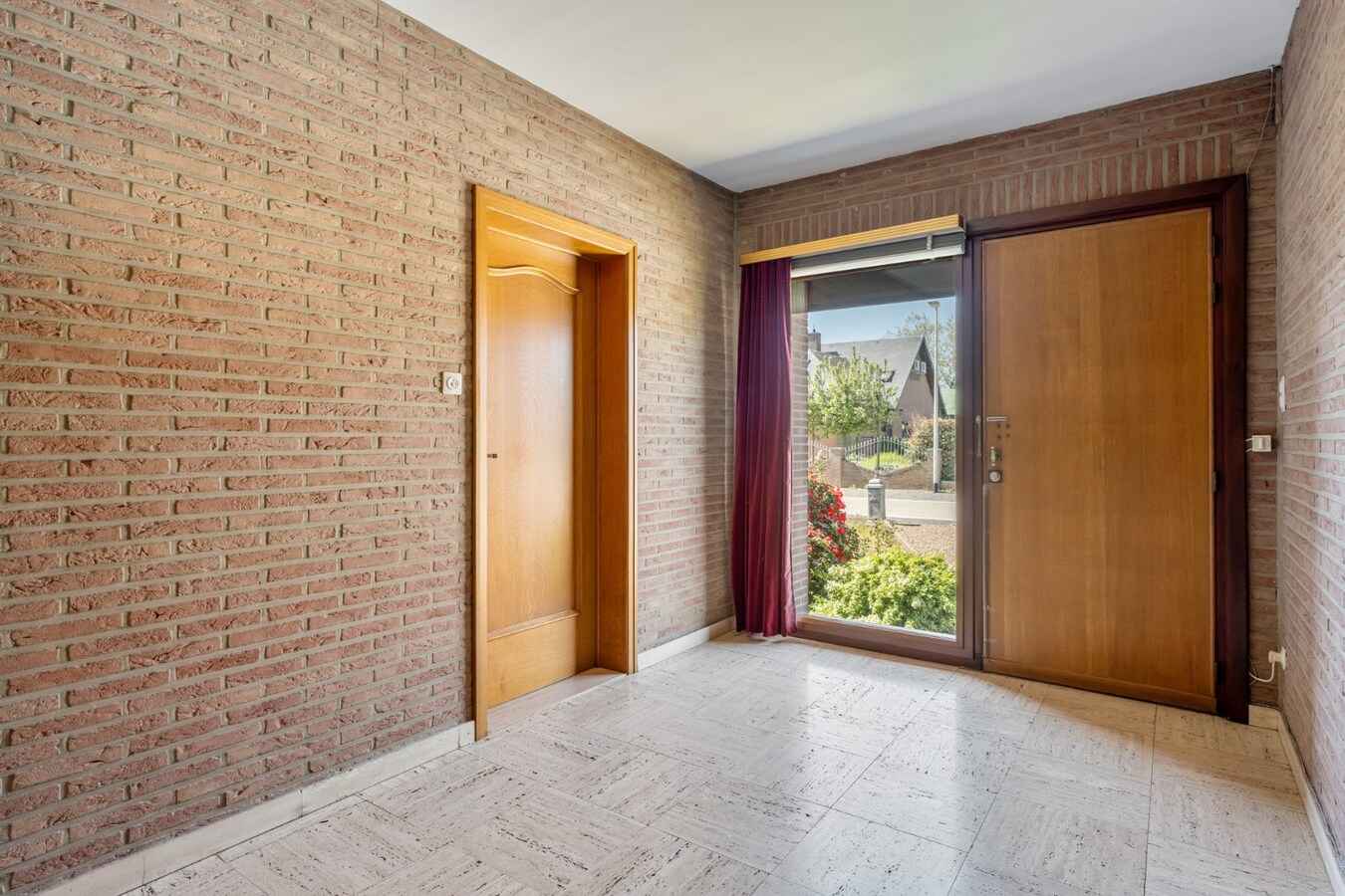 Gelijkvloerse gezinswoning op een ruim perceel van 9a51ca op een rustige locatie met uitzicht op achterliggende weilanden! 