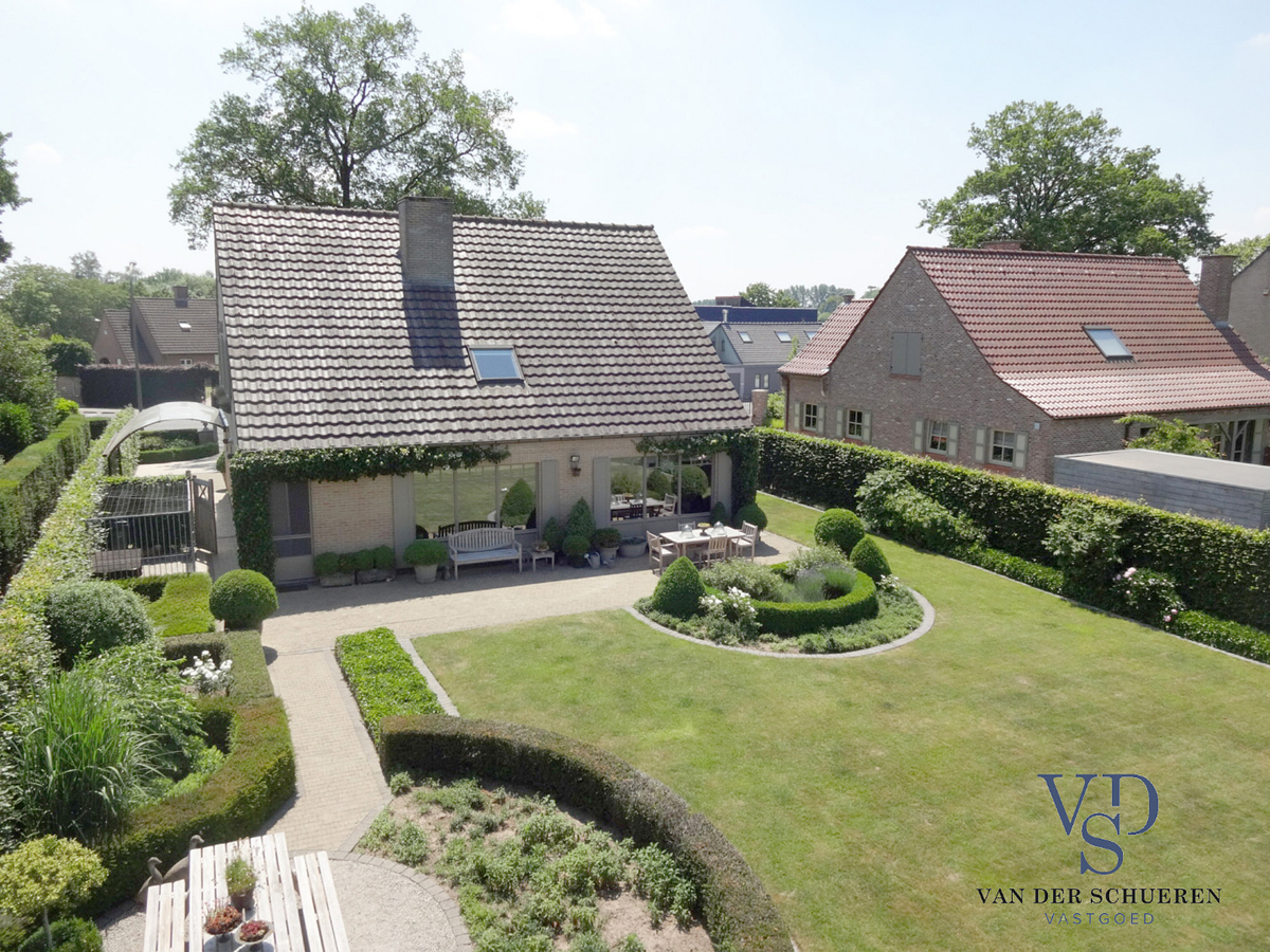 Ruime, tijdloze villa. Uitstekende ligging. 