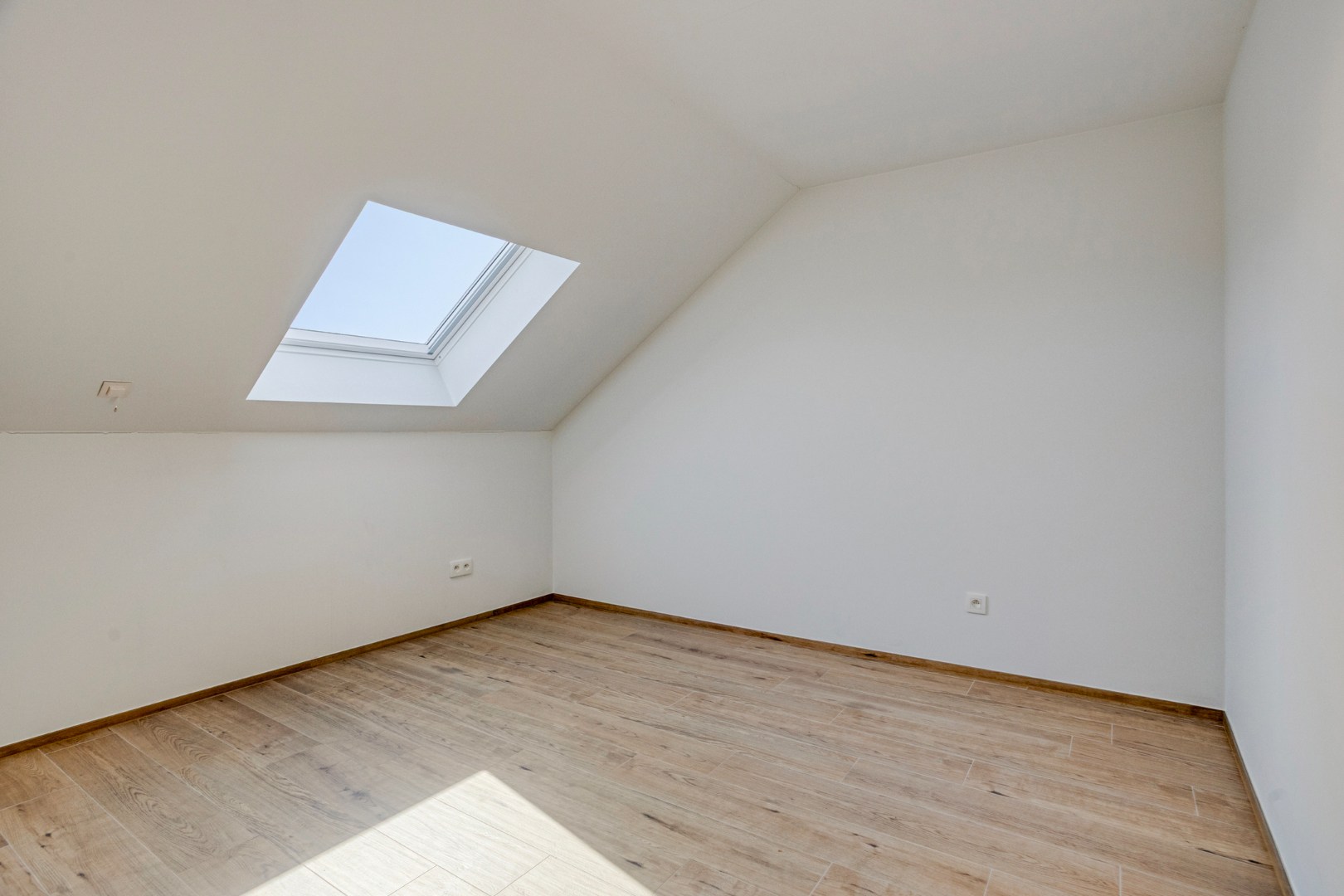 Gerenoveerd ruim en lichtrijk appartement met 2 slaapkamers - EPC  72Kwh/m² 