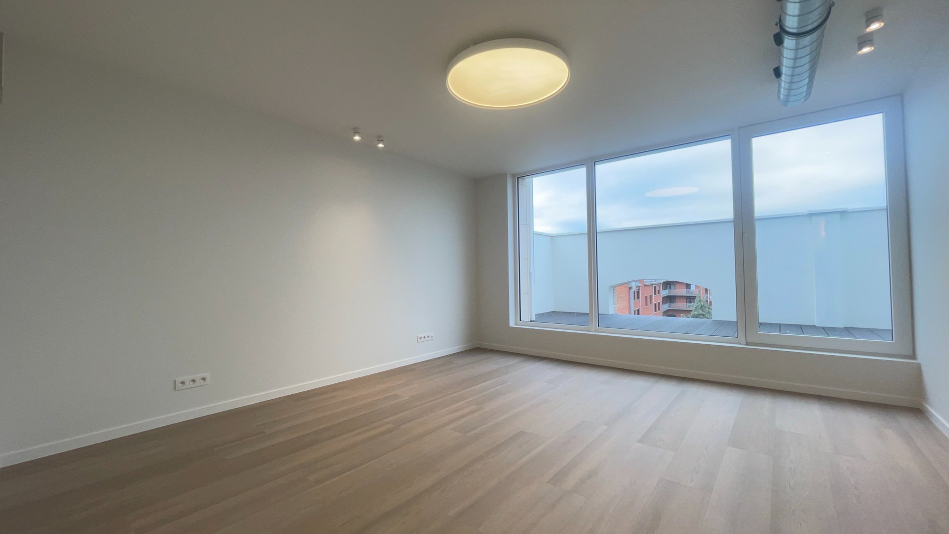 Exclusief kantoorgebouw te huur dichtbij de Leien in Antwerpen