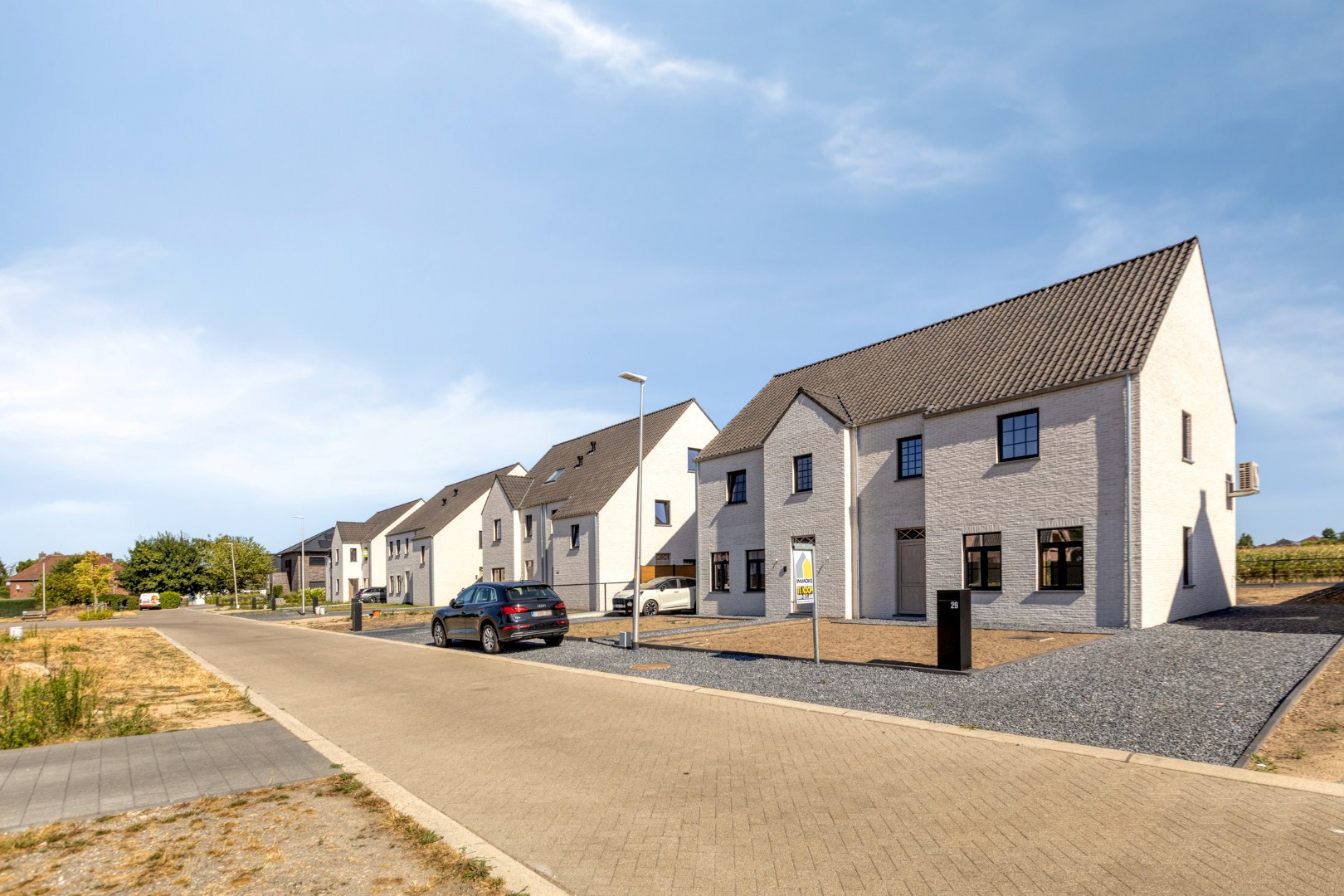 Nieuwbouw-woning in landelijke stijl met 3 slpk op 3 a 82 ca. 