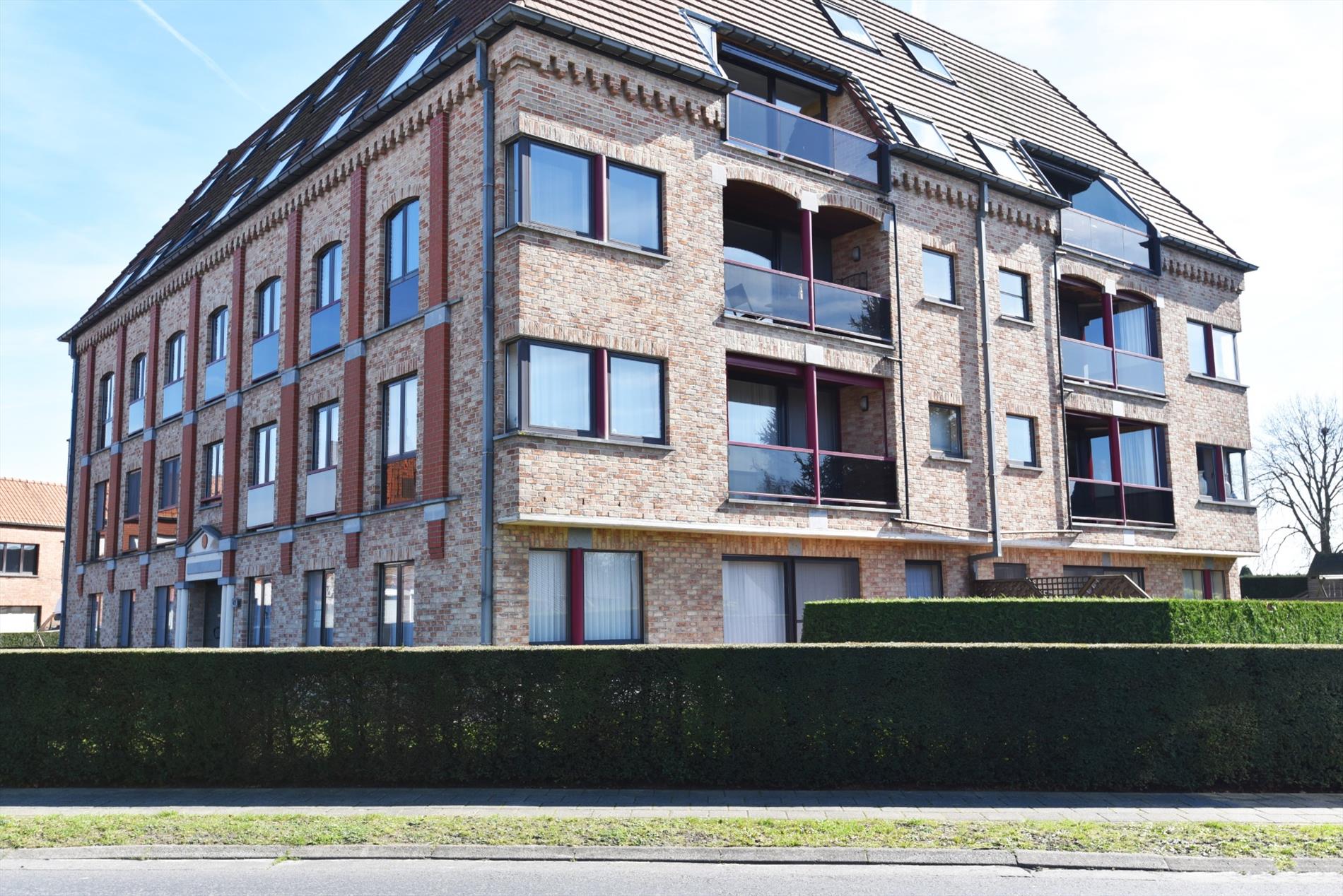 Gelijkvloers app. met 2 slpks, zonneterras en staanplaats nabij centrum Maldegem 