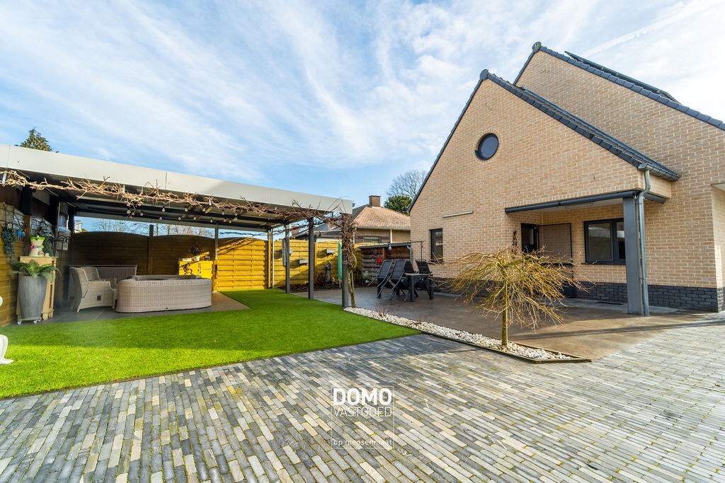 RUIME WONING VAN BOUWJAAR 2008 MET EPC LABEL B, 3 SLAAPKAMERS EN EEN HANGAR TE DIEPENBEEK 