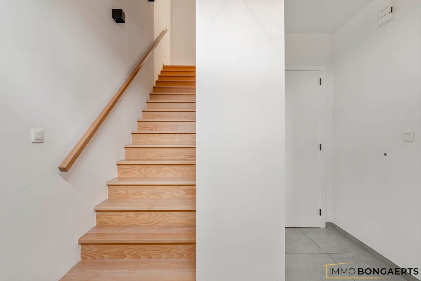 Recente gezinswoning met 3 slaapkamers 