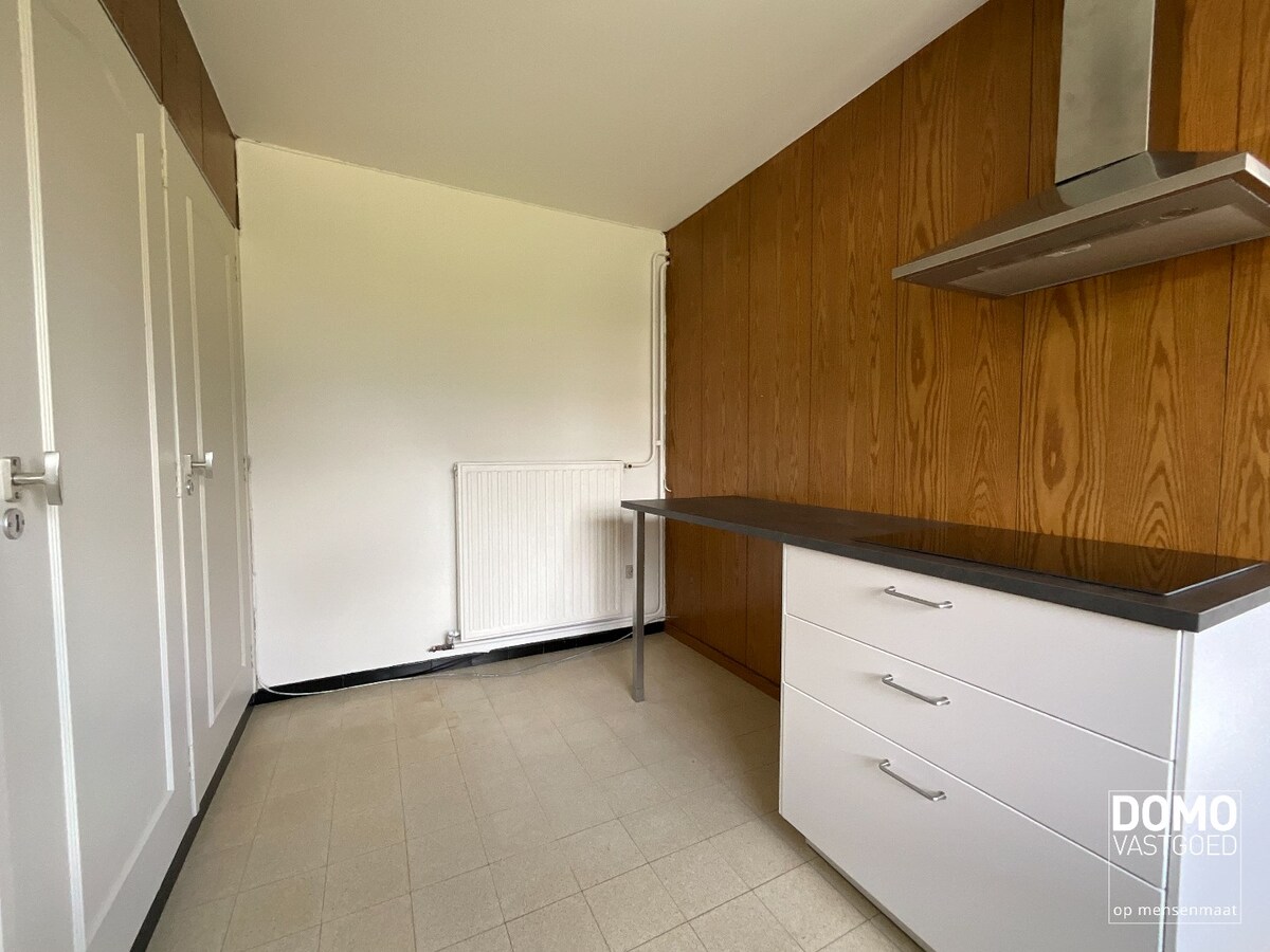 WONING MET GARAGE EN 1 SLAAPKAMER TE KERMT 