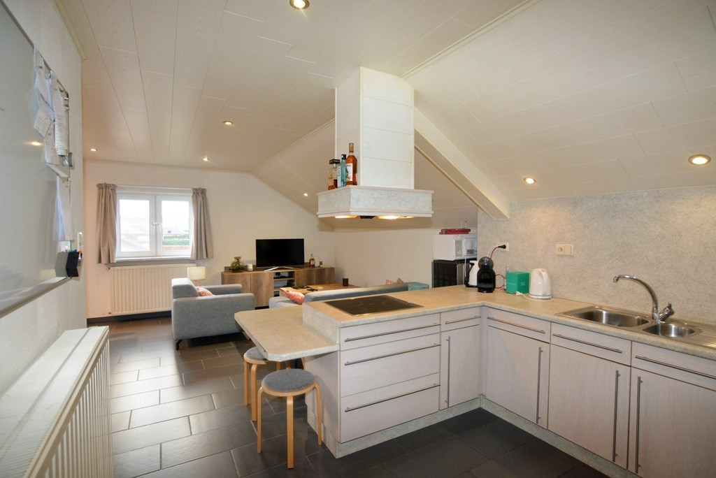Instapklaar appartement met 2 slpks en tuintje. 