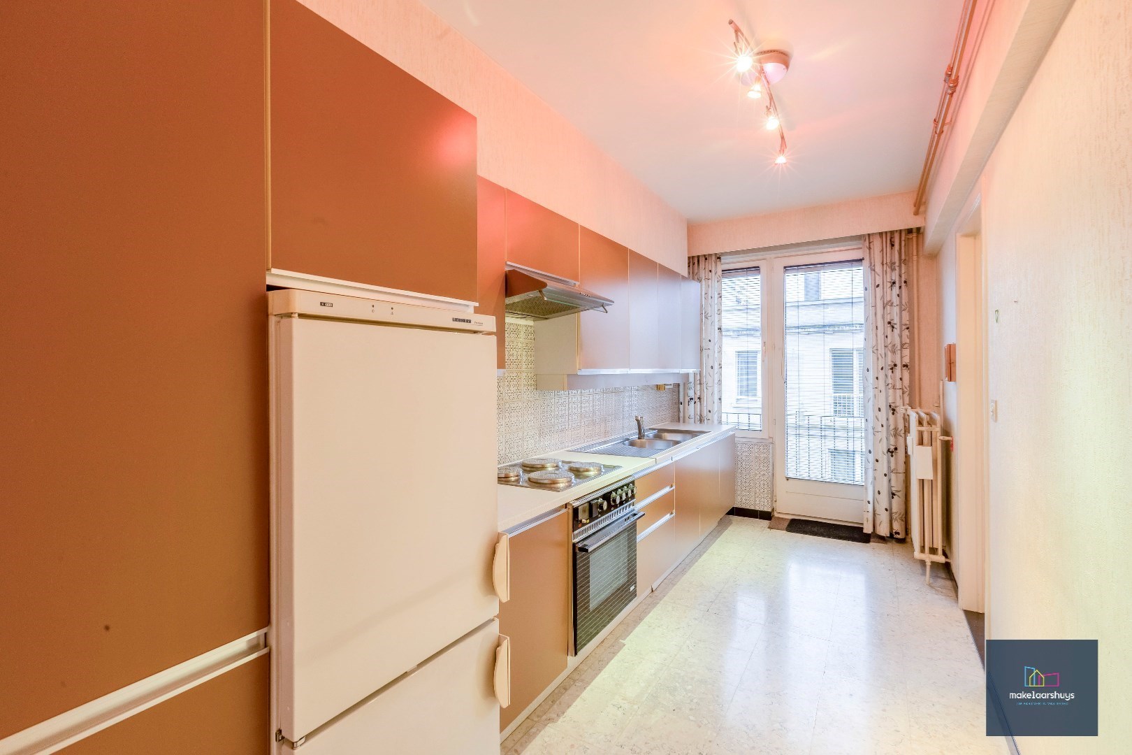 Nabij Gent Sint-Pieters ; Ruim appartement met 2 slp. fietsenberging en kelder 