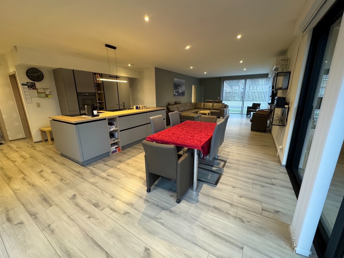 Instapklaar gelijkvloers huis met 2 slaapkamers 