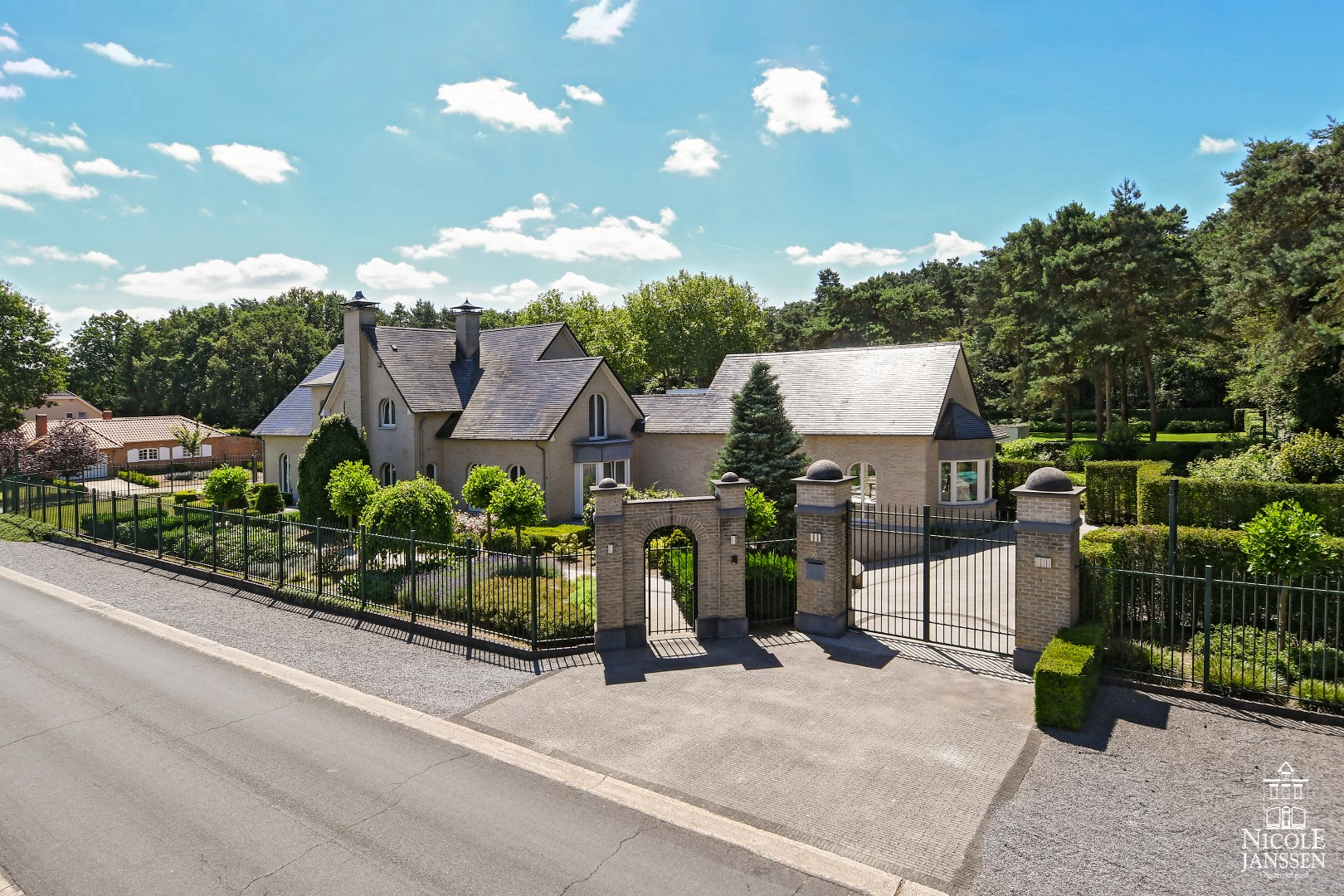 Exclusieve en ruim ingedeelde villa 