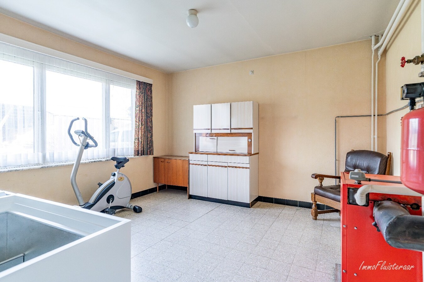 Renovatable farmhouse with stables and pastures on approximately 7 hectares in Hechtel-Eksel. 