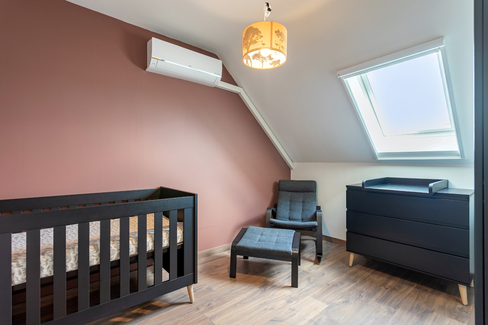 Appartement met 2 slpk, terras en staanplaats 