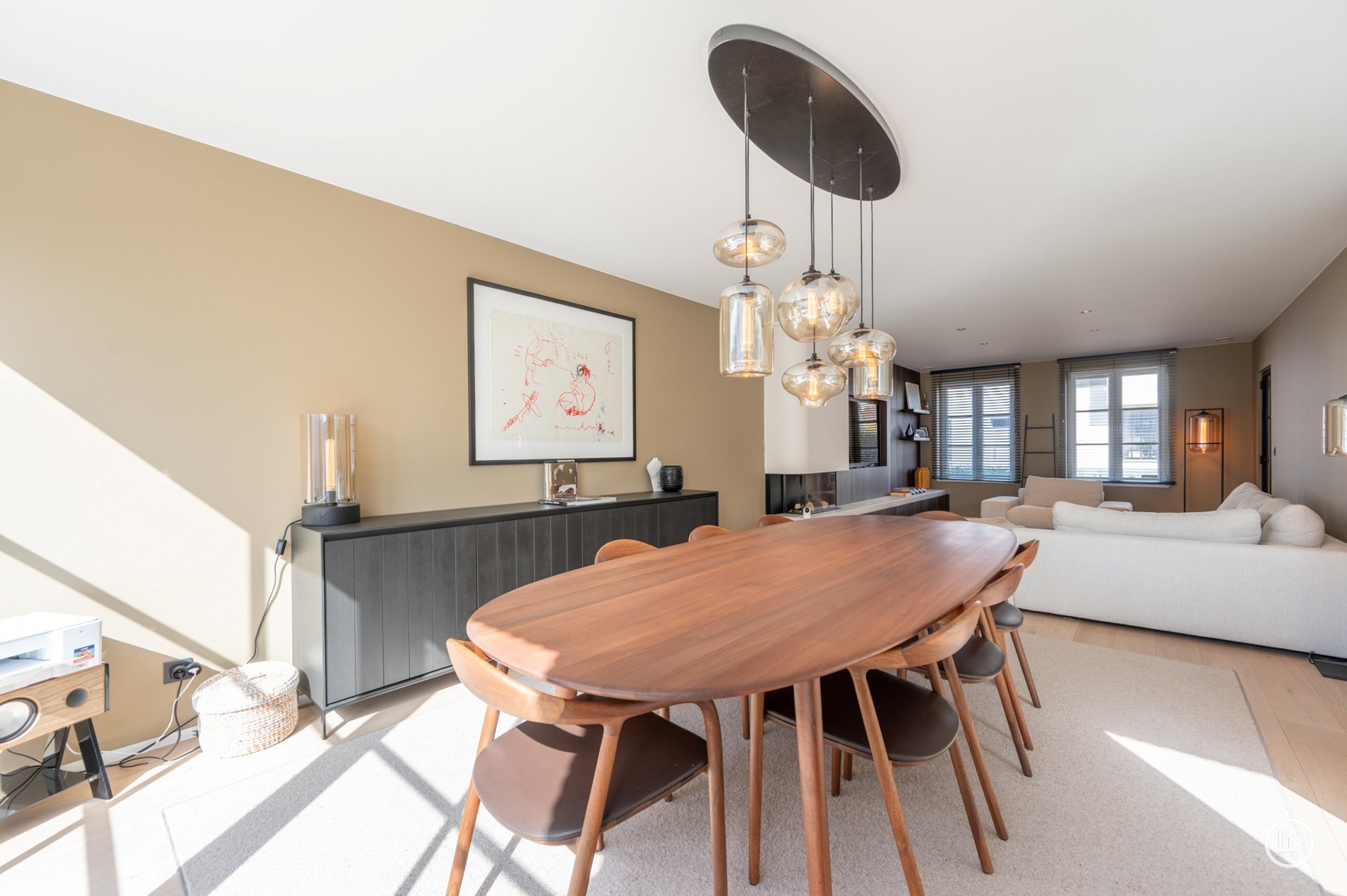 Prachtige halfopen woning met 5 slaapkamers en mooie tuin gelegen in Knokke. 