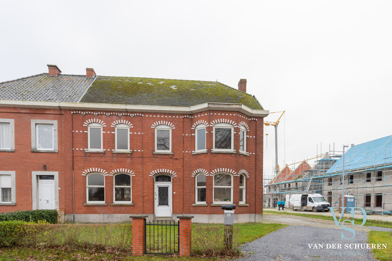 Statige herenwoning met potentieel ! 