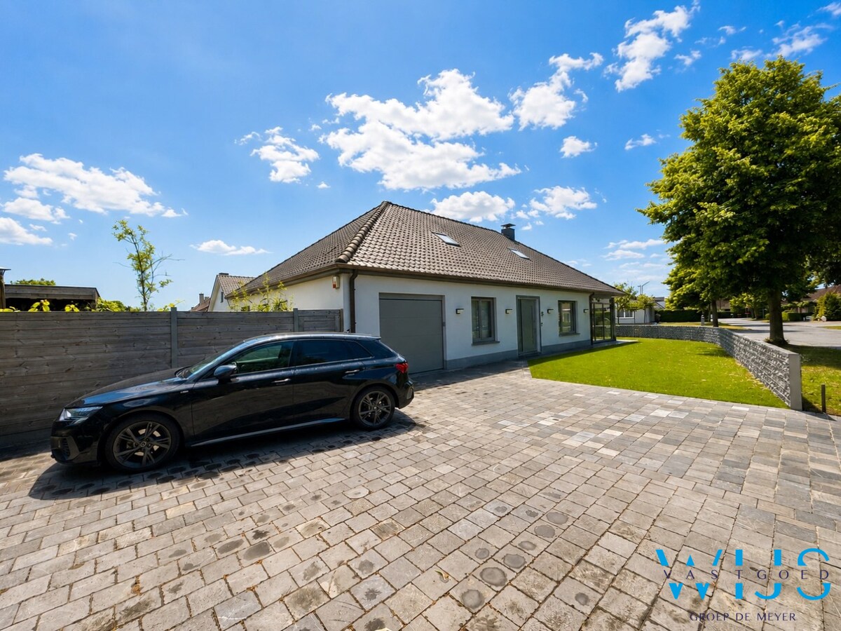 Instapklare bungalow met 5 slaapkamers, zonnepanelen en EPC label  A ! 