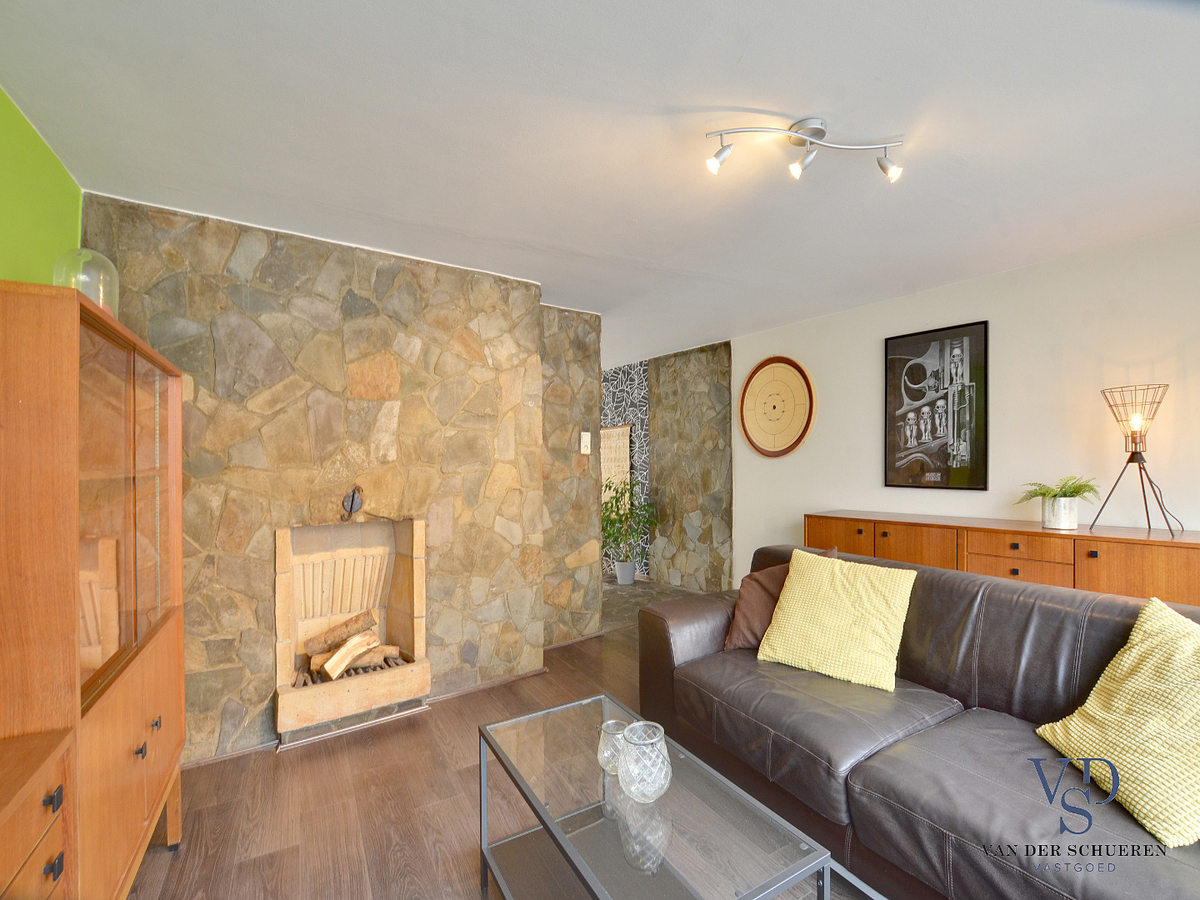 Ruime, degelijke bel-étage nabij Sint-Pieters-station. TOPPER !! 