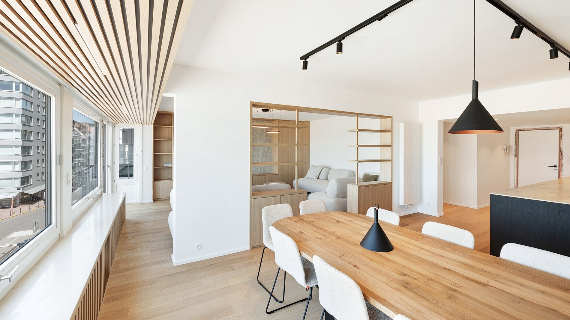 Exclusief ruim plateau-appartement met frontaal zeezicht aan het Rubensplein – met optie tot inpandige parking 