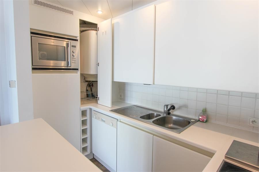 Centraal gelegen studio appartement voorzien van terras met zeezicht! 