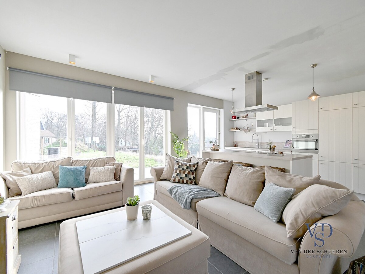 Recente pastorijwoning in hartje Dikkelvenne. 