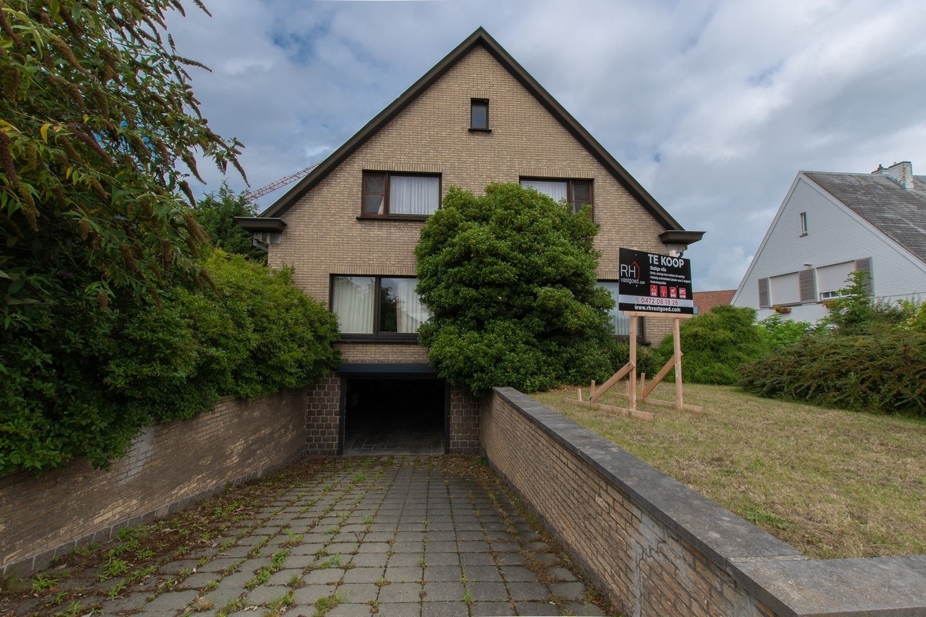 Statige, te moderniseren villa in een residentiële wijk - Blankenberge 