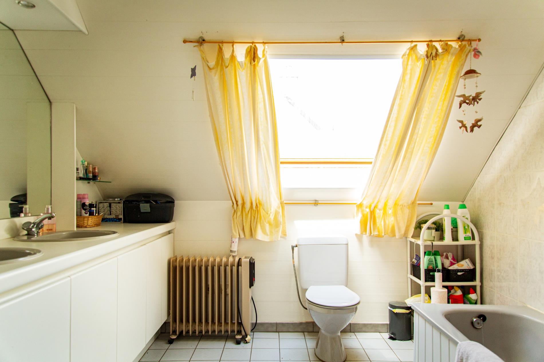 Open bebouwing met  4 (mogelijk 6) slpks  op 1.195 m²  rustig gelegen te Adegem 