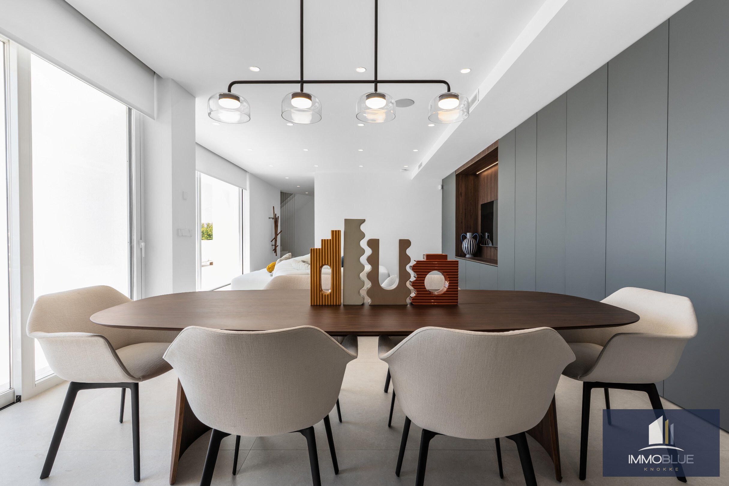 Designvilla met zicht op zee. 