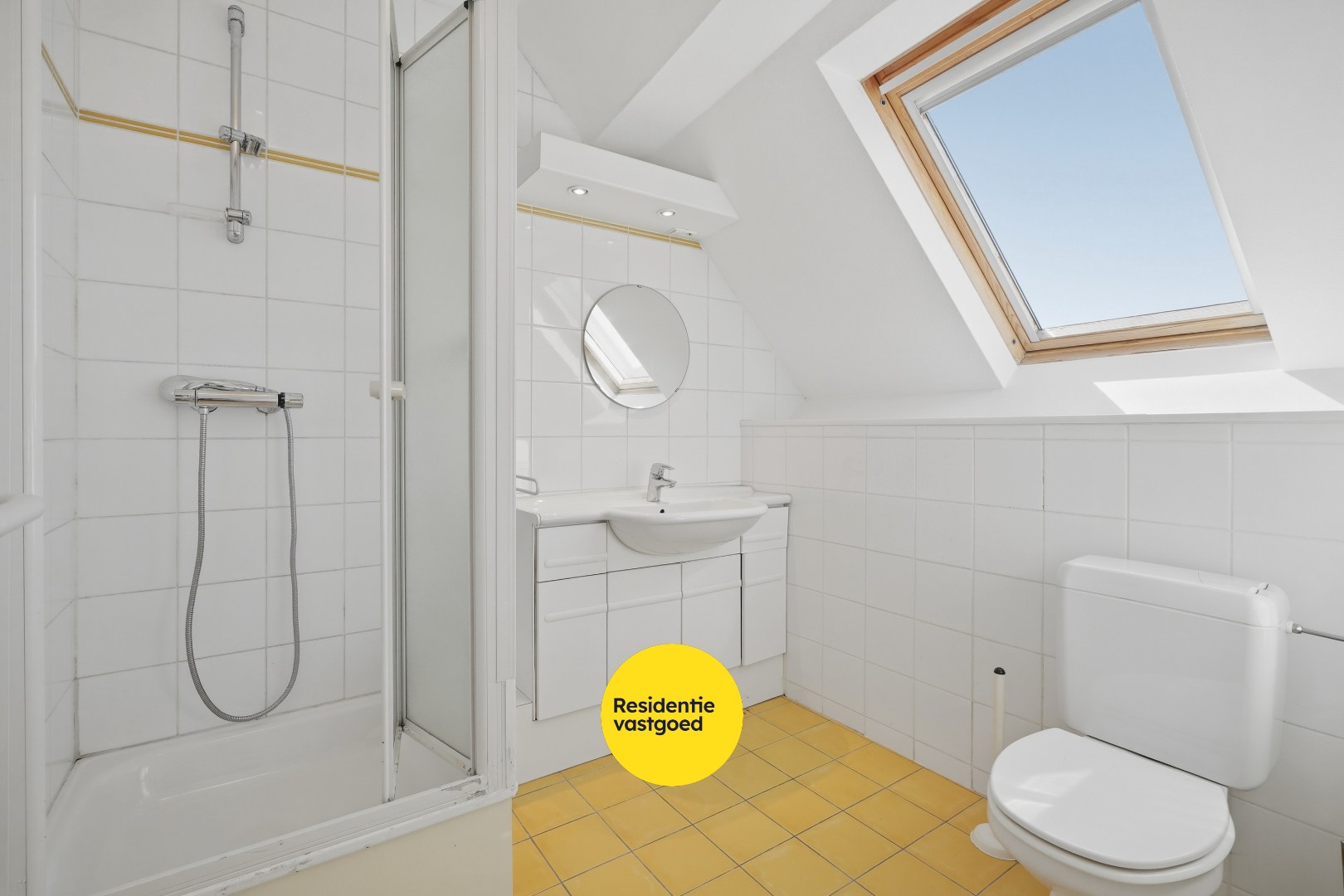 Multifunctionele woning met handelsruimte in hartje Veurne. 