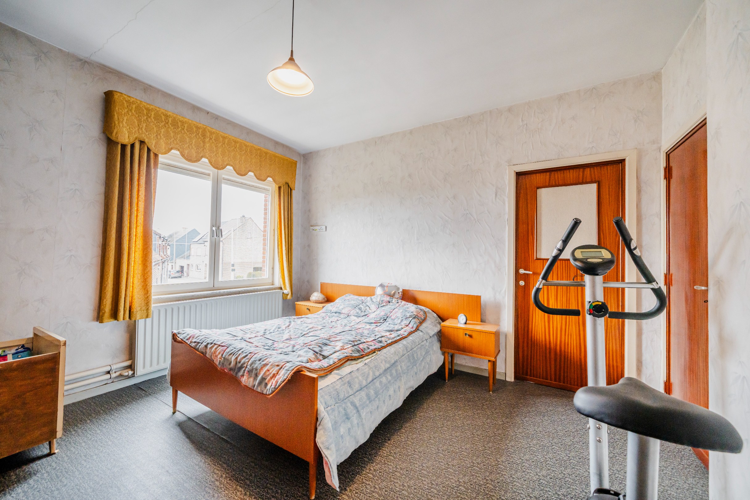 Halfopen bebouwing met 3 slaapkamers, tuin en garage. 